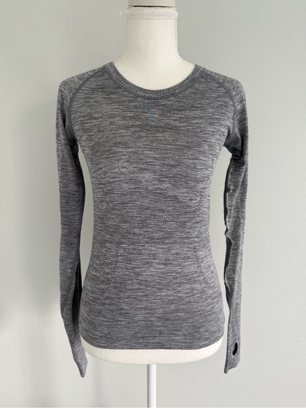 lululemon Swiftly Tech Long-Sleeve Crewneck Top, Hip length, Slate/white, Size 6